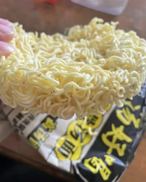 方便面吃出蚂蚁,白象 野性消费 还能维持吗