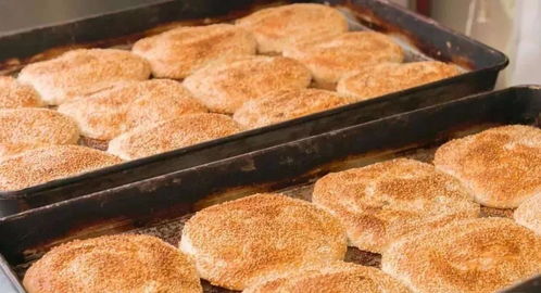 魔都美食新地标，别光顾着钻巷子，来菜市场尝一口酥香入魂的香酥饼